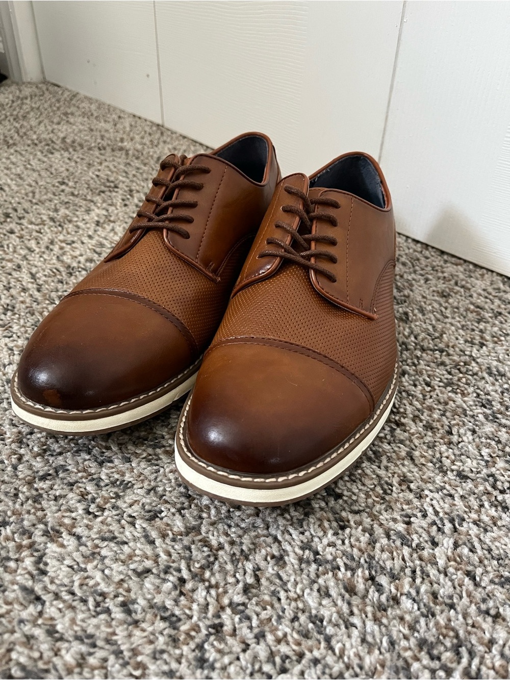 Brown  Vince Camuto Elyjah cap toe derby sneakers size 8.5M